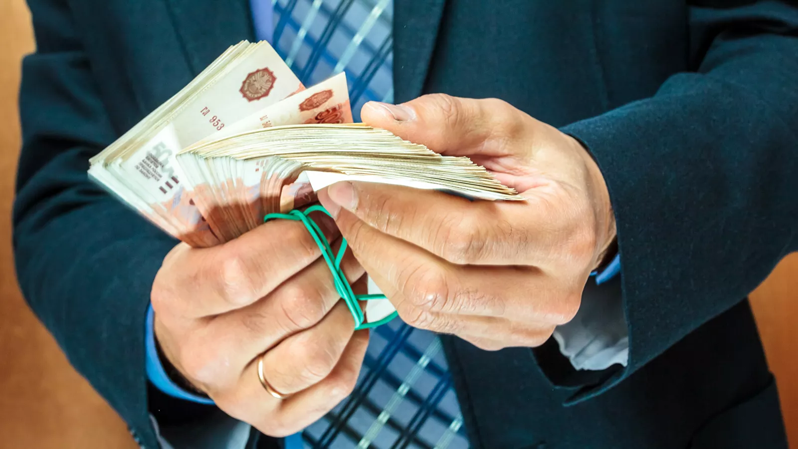 Эксперт: необходимо искоренять факторы, приводящие к коррупции в России
