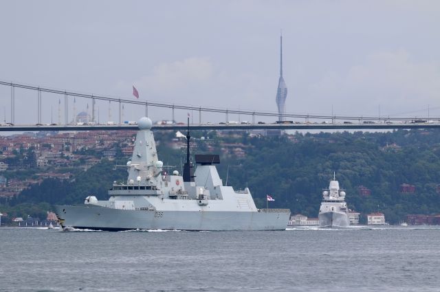 Военный атташе Великобритании вызван в МО РФ после инцидента с британским эсминцем