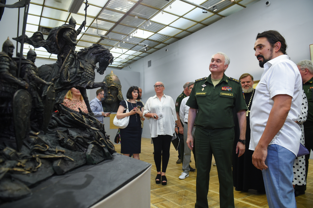 Андрей Картаполов открыл выставку, посвящённую 800-летию Александра Невского