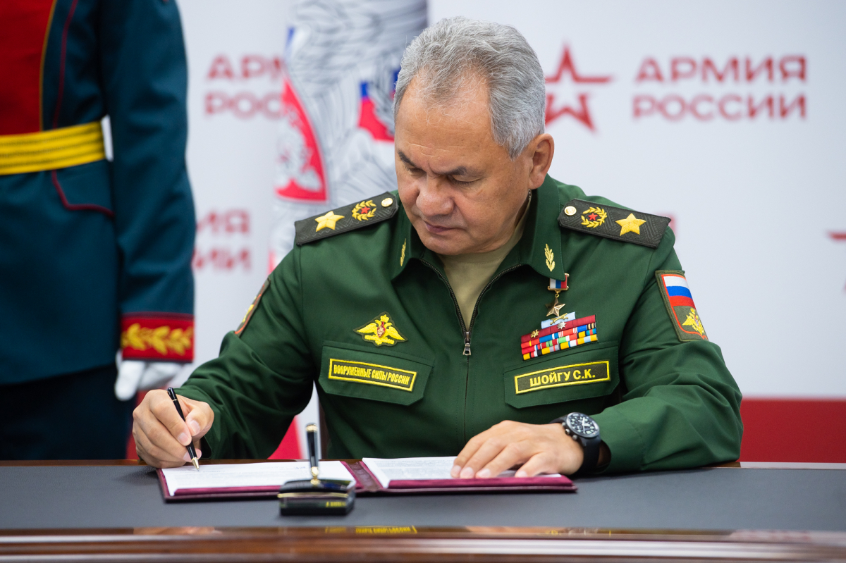 Шойгу поставил задачу сократить сроки постановки на воинский учёт в военкоматах