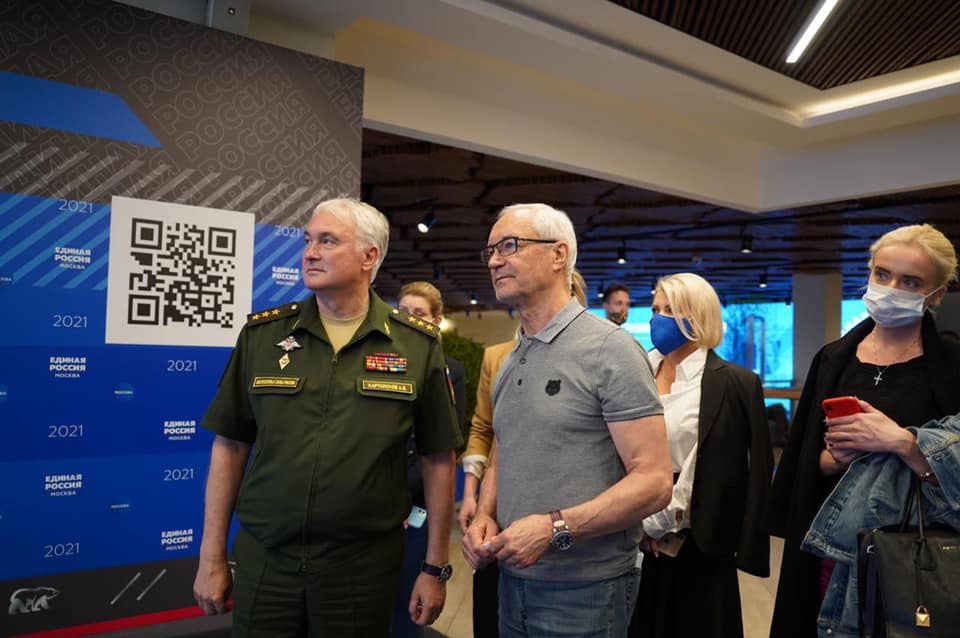 Андрей Картаполов поддержал инициативу провести выставку 