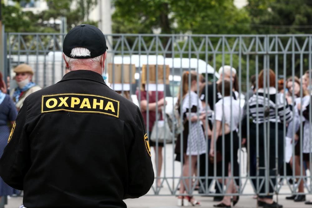 Как в регионах охраняют школы? В Удмуртии безопасность детей будут обеспечивать профессиональные охранники