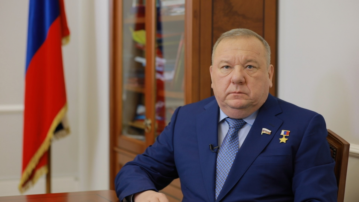 Депутат Госдумы, глава Российской Ассоциации Героев, Герой России Владимир Шаманов направил поздравления с наступающим Днём Героев Отчества