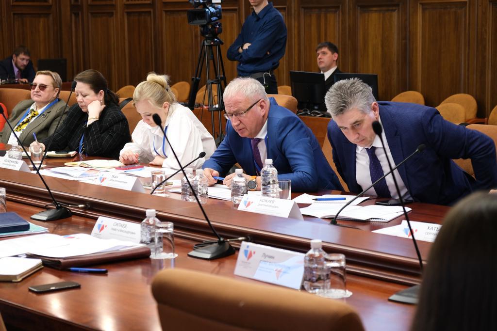 Москва и Хабаровск провели круглый стол по обмену опытом работы с соотечественниками за рубежом