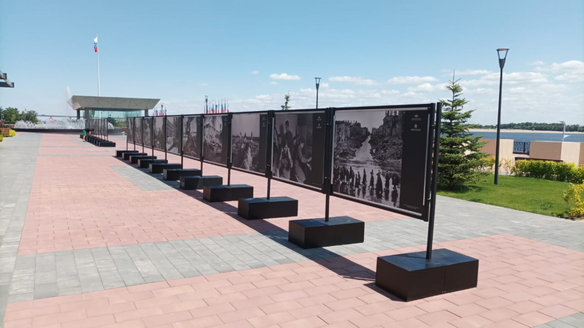 На центральной набережной Волгограда открылась фотовыставка 