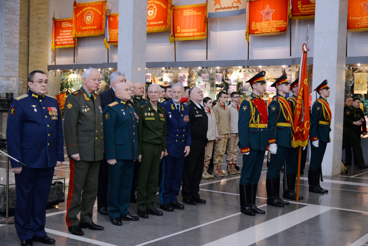 В Центральном музее ВС РФ состоялась торжественная церемония передачи Боевого Знамени времён Великой Отечественной войны