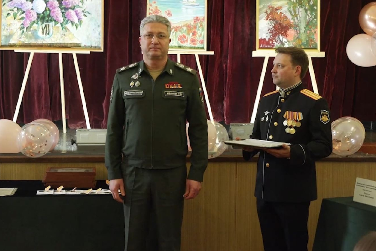 Замминистра обороны РФ поздравил женщин военнослужащих медицинской службы в Военно-морском госпитале в Севастополе