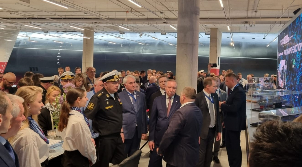 Работа Международного военно-морского салоне 