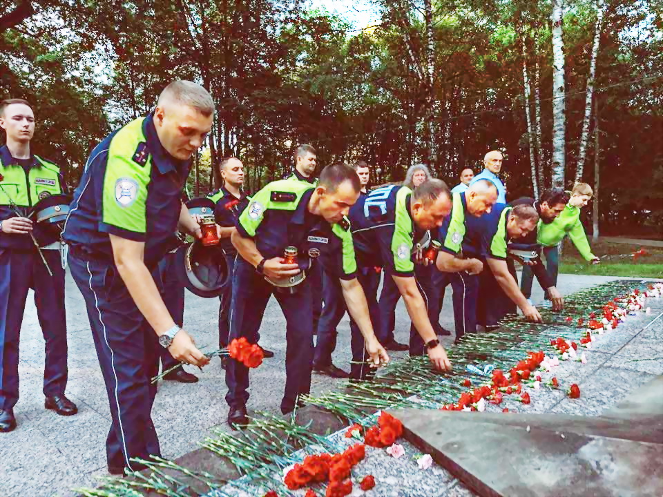 В Красногорске полицейские и общественники приняли участие во всероссийской патриотической акции 