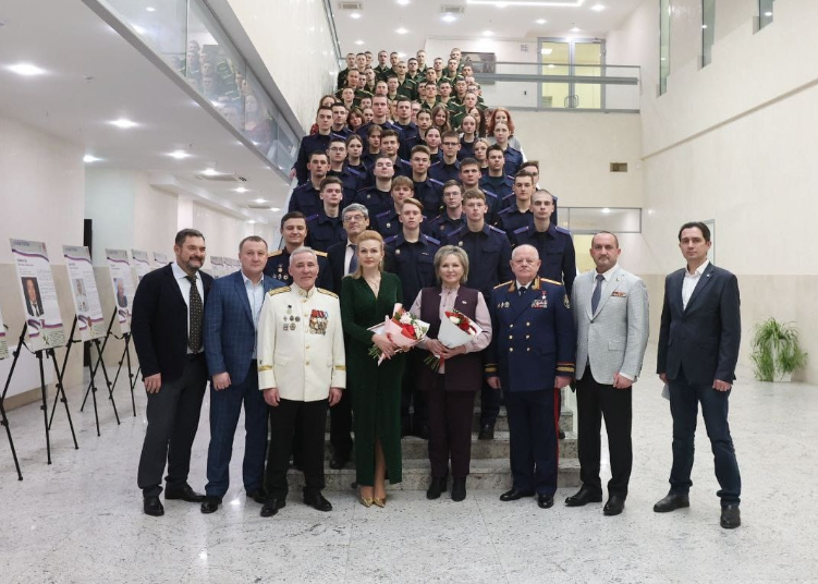 Выставка, посвящённая Героям Отечества открылась в СКР