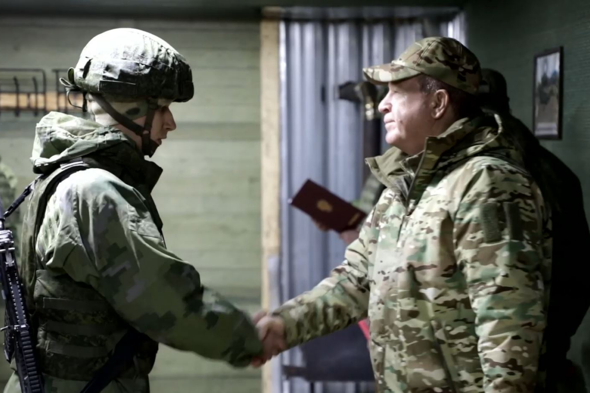 Начальник инженерных войск ВС РФ генерал-лейтенант Юрий Ставицкий вручил государственные награды военнослужащим инженерных войск