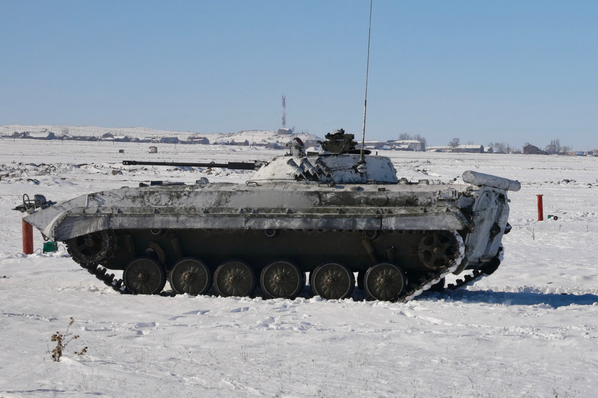 Экипажи БМП военной базы ЮВО в Армении приступили к выполнению плановых стрельб
