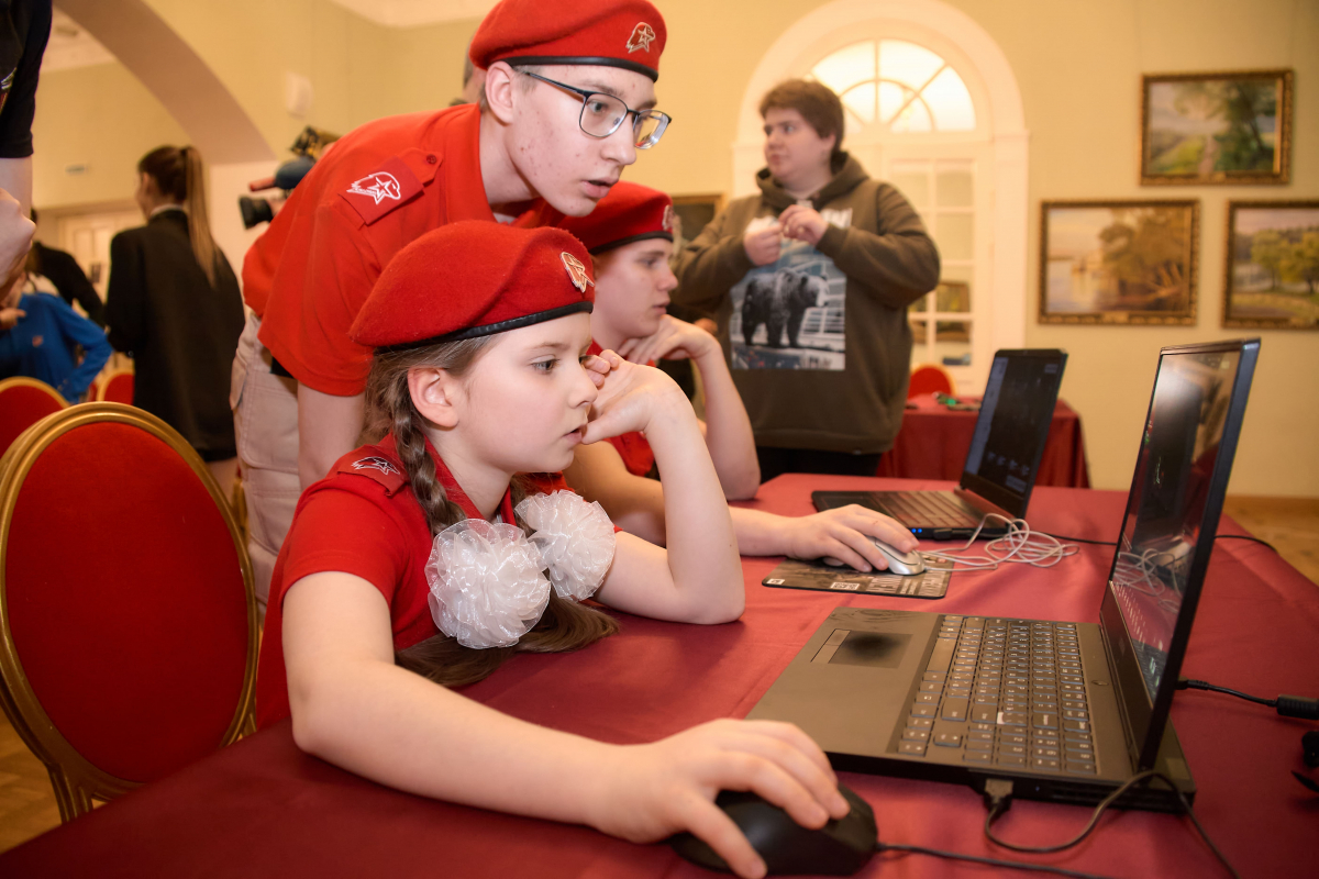 В ЦДРА состоялась встреча с разработчиками первой компьютерной игры, созданной по мотивам событий специальной военной операции