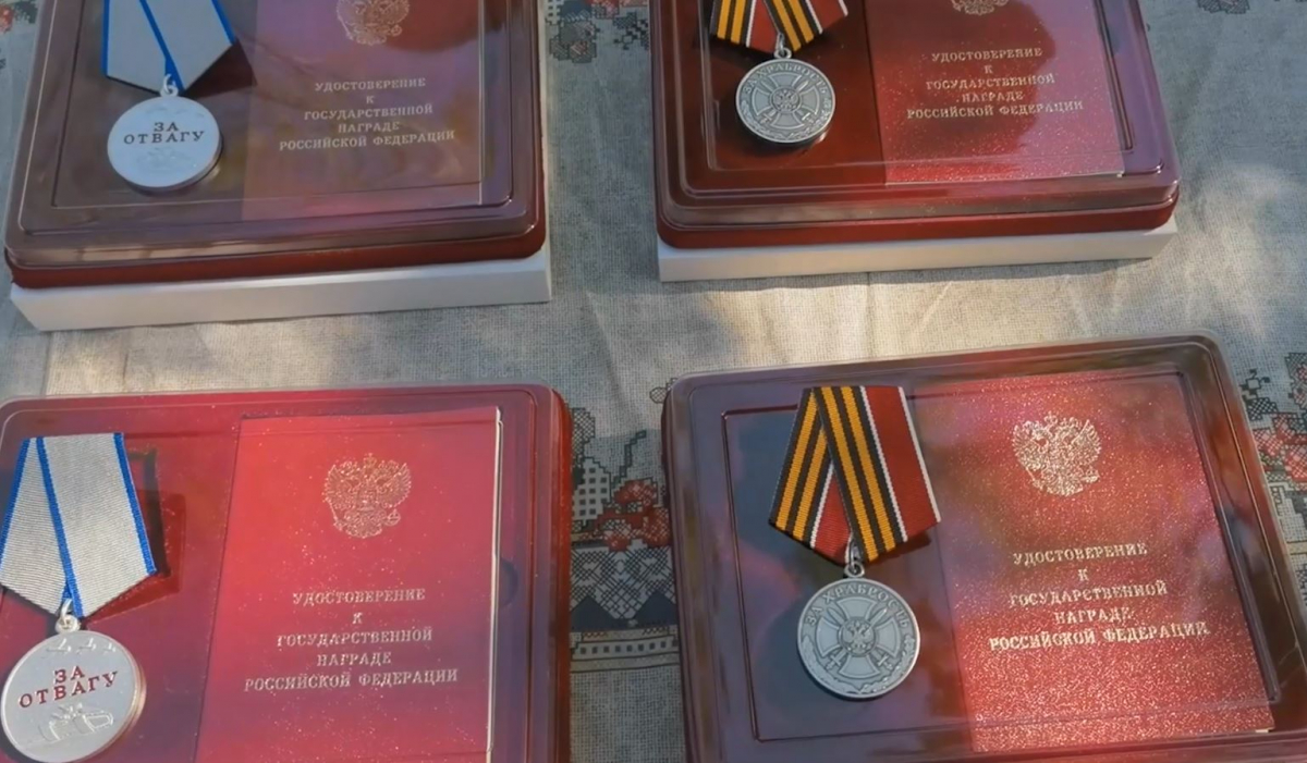 Добровольцам отряда БАРС-9 за мужество, отвагу и героизм, проявленные при выполнении боевых задач специальной военной операции, вручили государственные награды