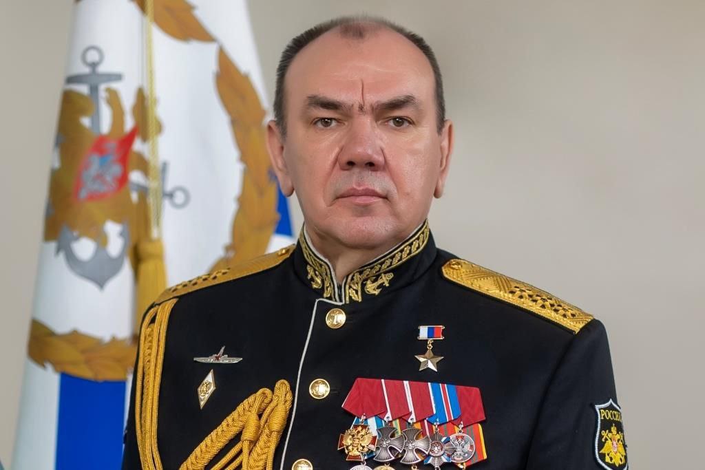 Главнокомандующий ВМФ адмирал Александр Моисеев поздравил военнослужащих и ветеранов с Днём Черноморского флота