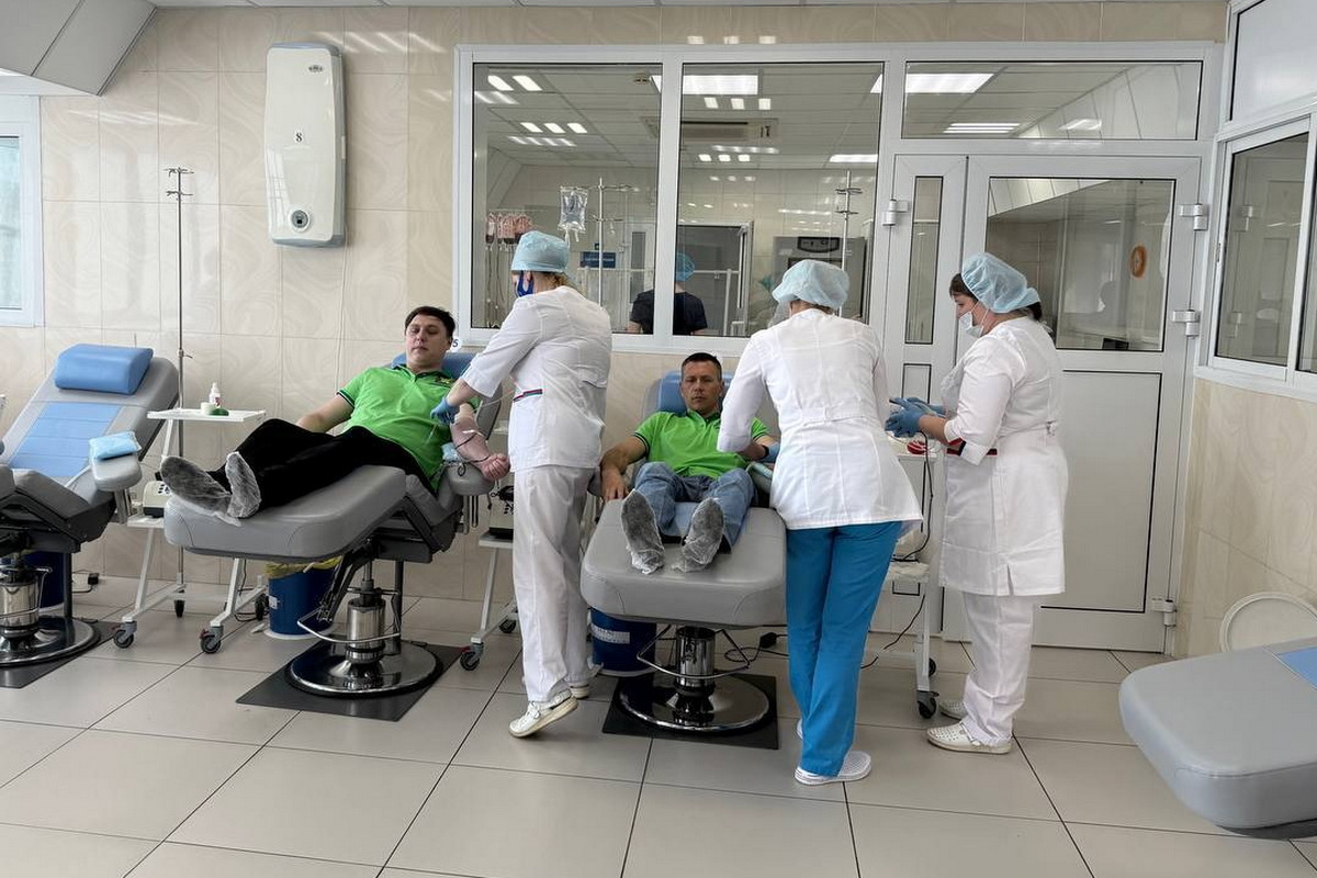 Специалисты регионального центра психологической работы ЦВО приняли участие в донорской акции