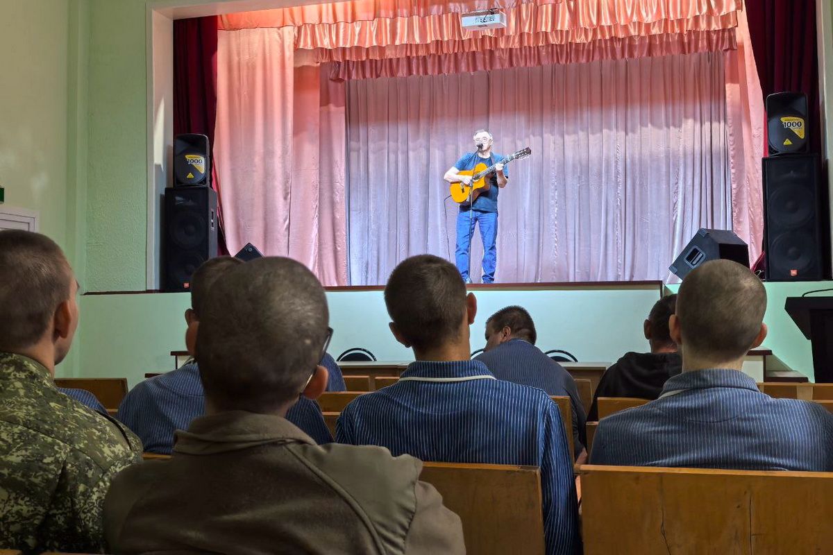 Артисты Самарского гарнизонного дома офицеров выступили для участников СВО в военном госпитале