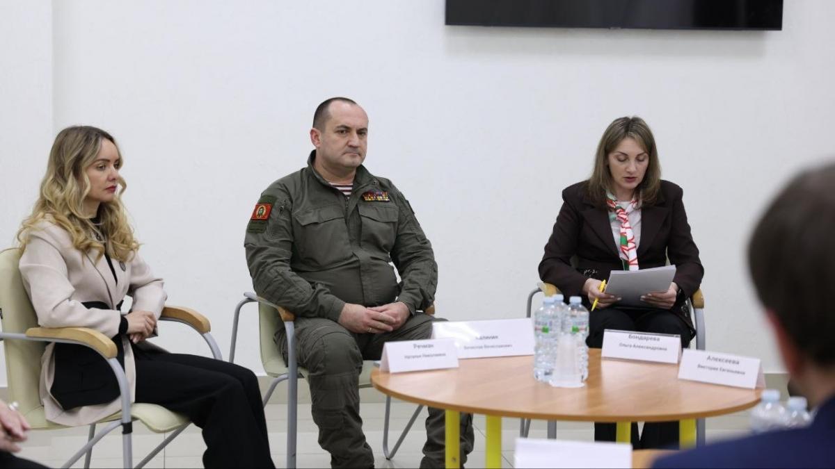 Прямой диалог: о чем саратовские мамы рассказали депутату Вячеславу Калинину