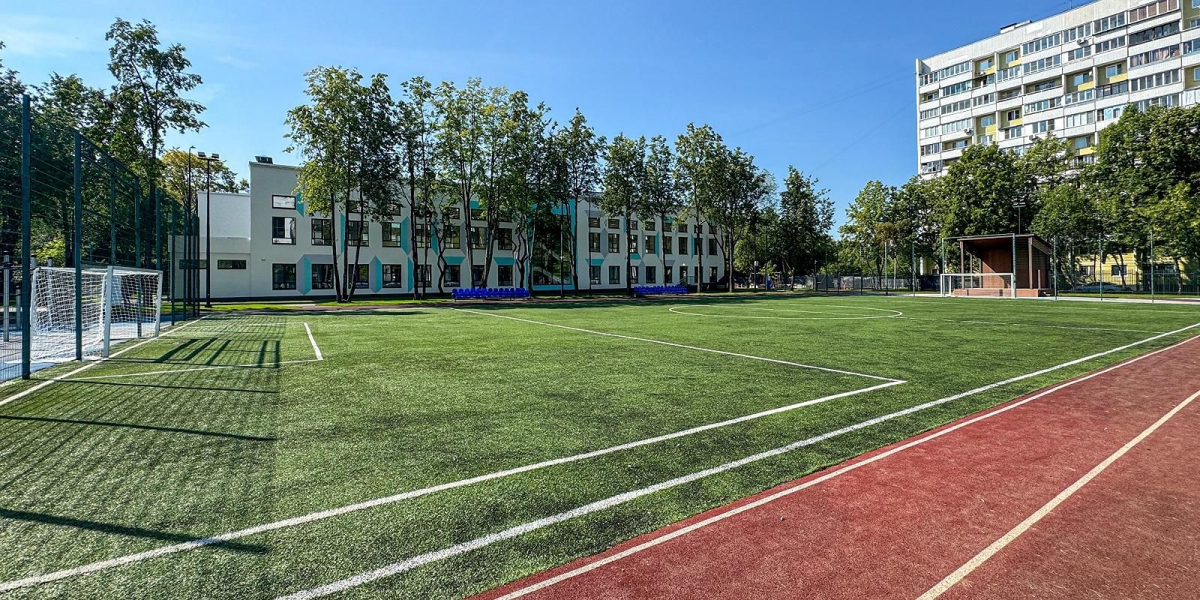 В Москве масштабно обновят пришкольные территории