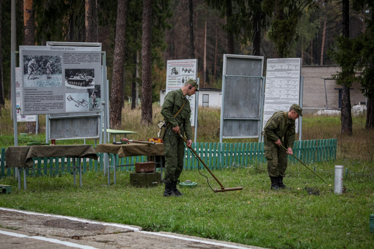 Приморье готовят вожатых собак минно-розыскной службы